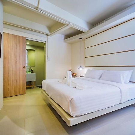 Hotel October Phuket Εξωτερικό φωτογραφία