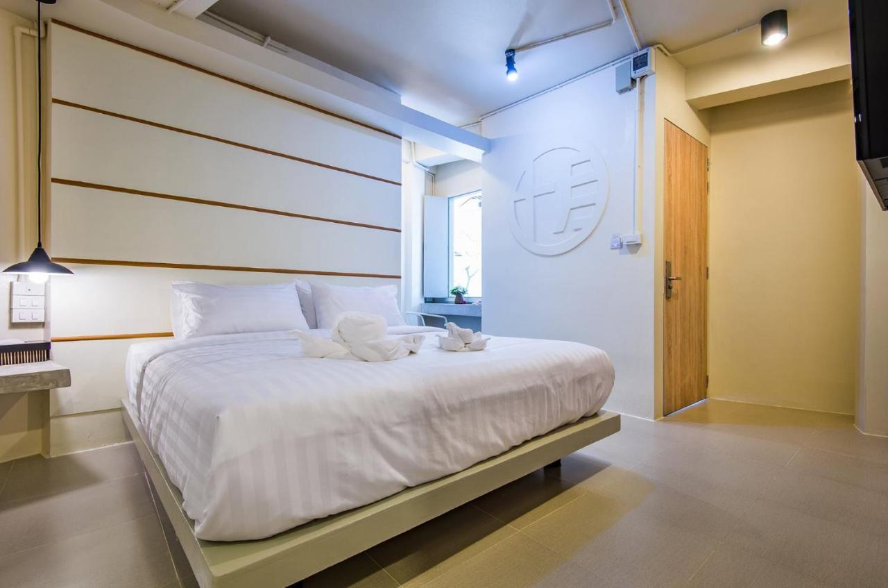 Hotel October Phuket Εξωτερικό φωτογραφία