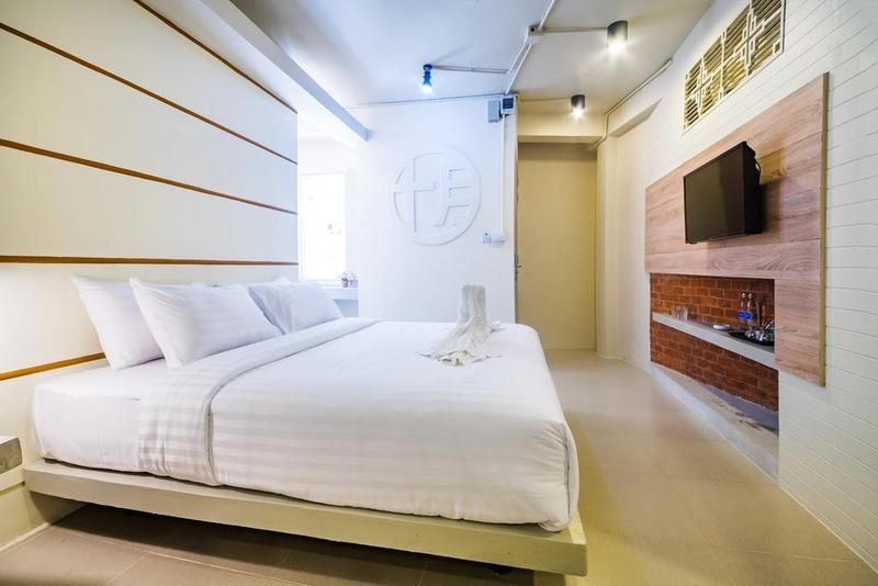 Hotel October Phuket Εξωτερικό φωτογραφία