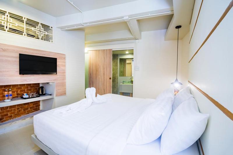 Hotel October Phuket Εξωτερικό φωτογραφία