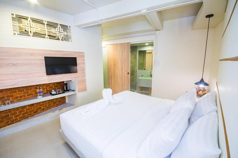 Hotel October Phuket Εξωτερικό φωτογραφία
