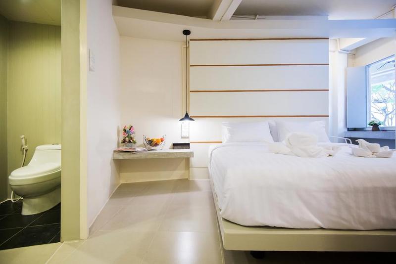 Hotel October Phuket Εξωτερικό φωτογραφία