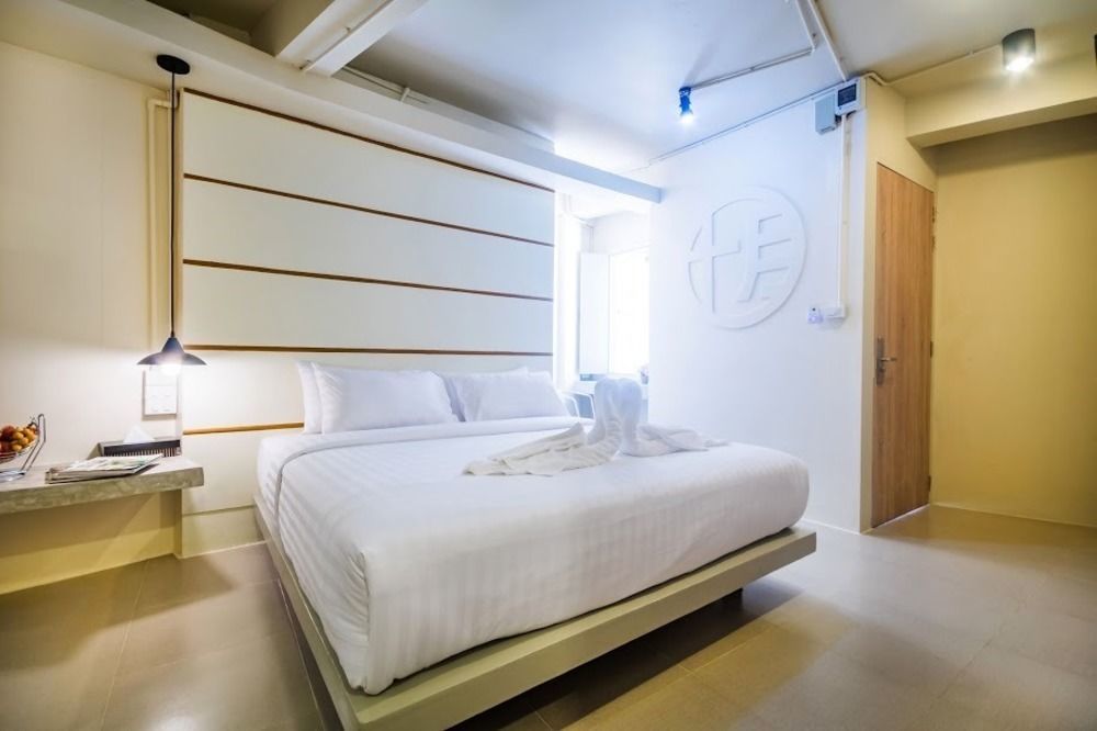 Hotel October Phuket Εξωτερικό φωτογραφία