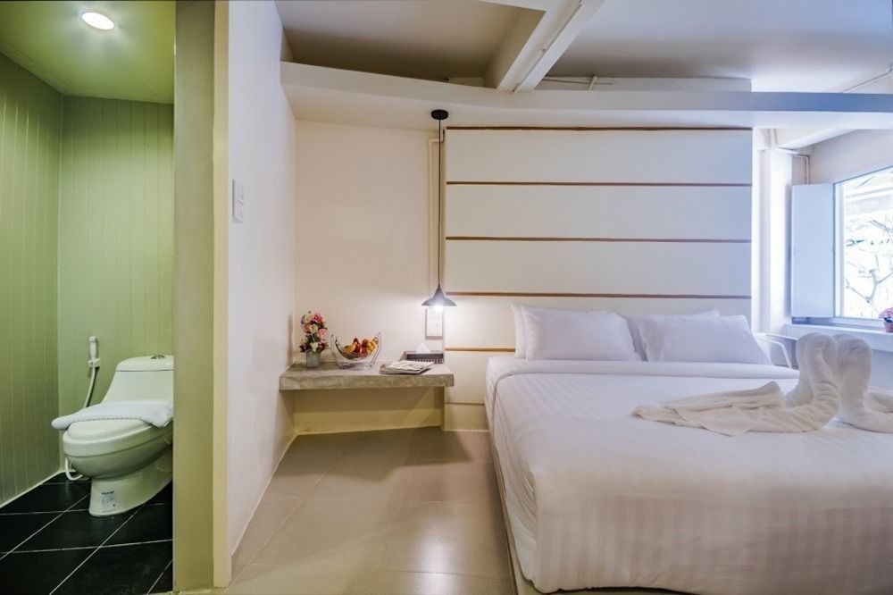 Hotel October Phuket Εξωτερικό φωτογραφία