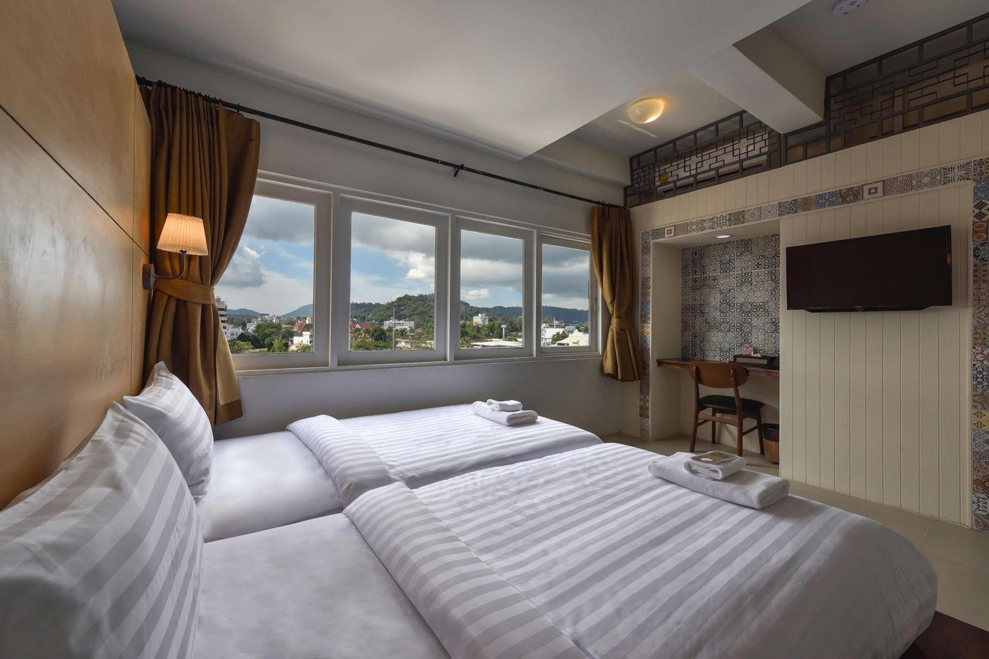 Hotel October Phuket Εξωτερικό φωτογραφία