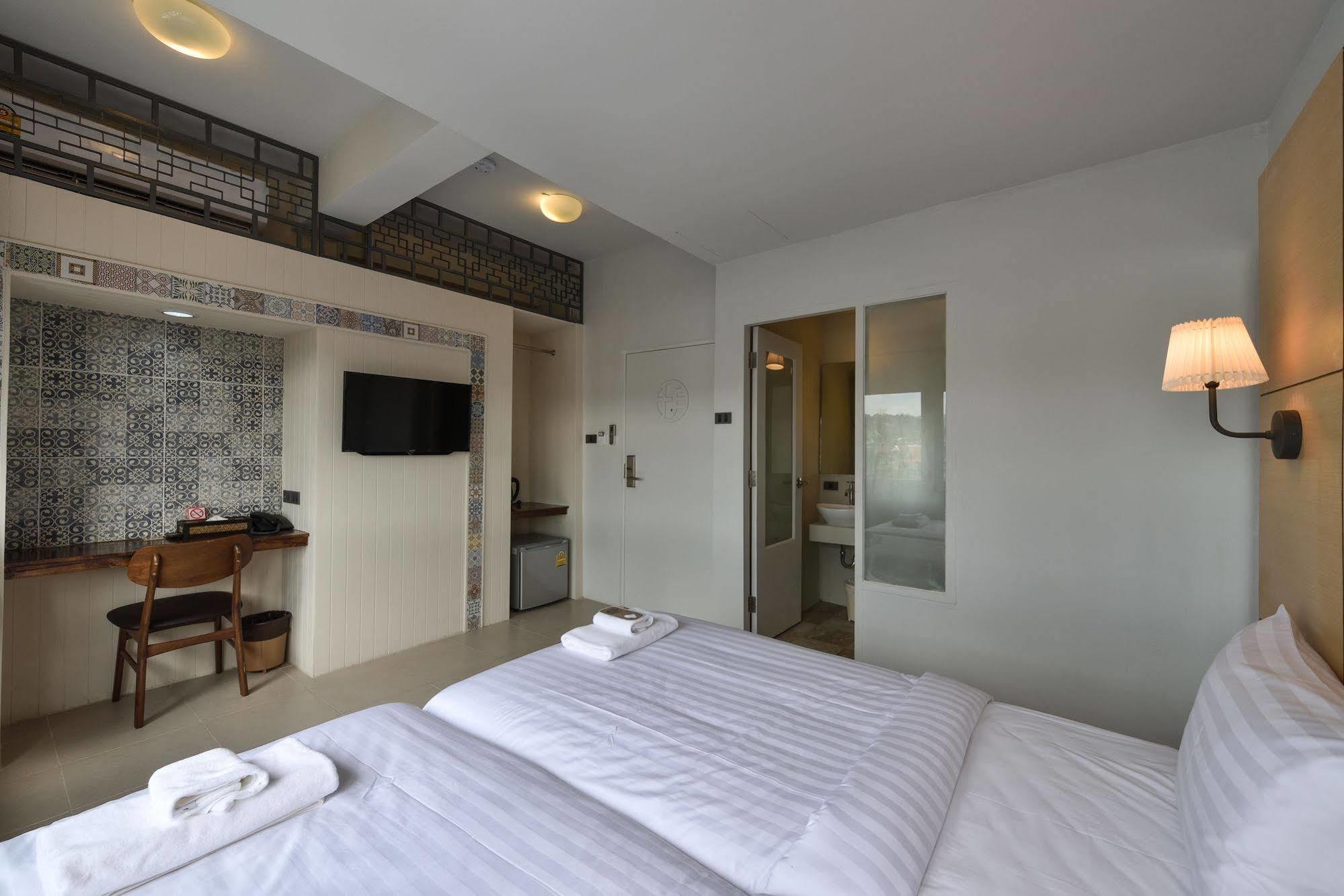 Hotel October Phuket Εξωτερικό φωτογραφία