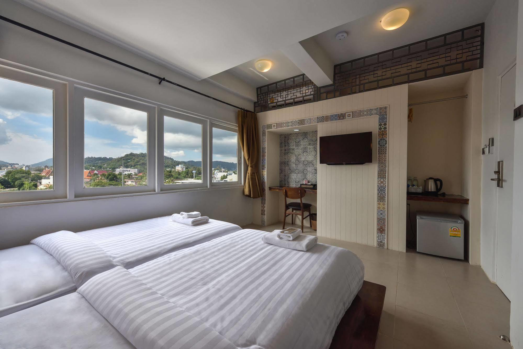 Hotel October Phuket Εξωτερικό φωτογραφία