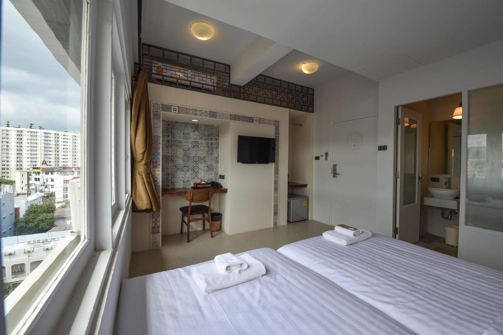 Hotel October Phuket Εξωτερικό φωτογραφία