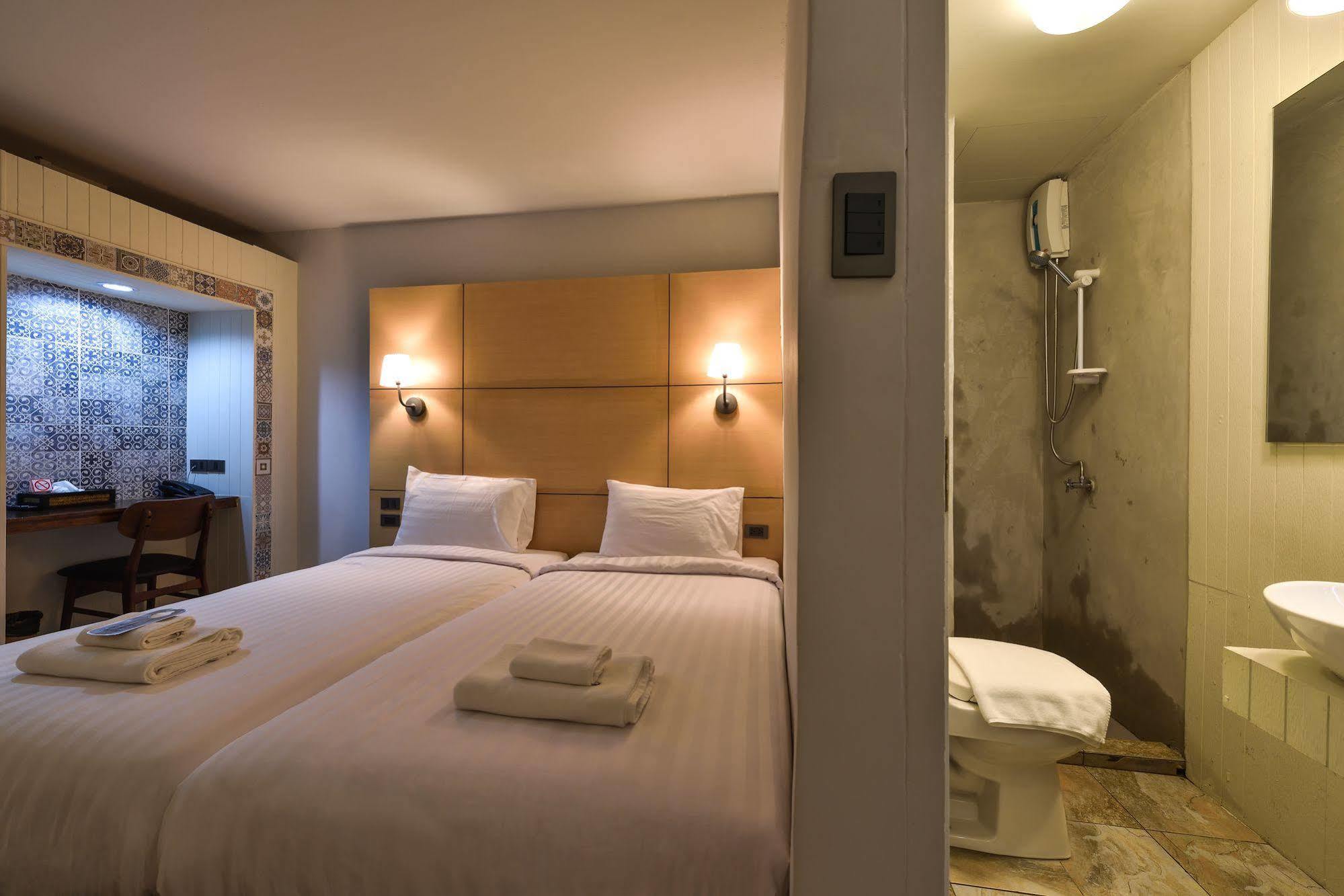 Hotel October Phuket Εξωτερικό φωτογραφία