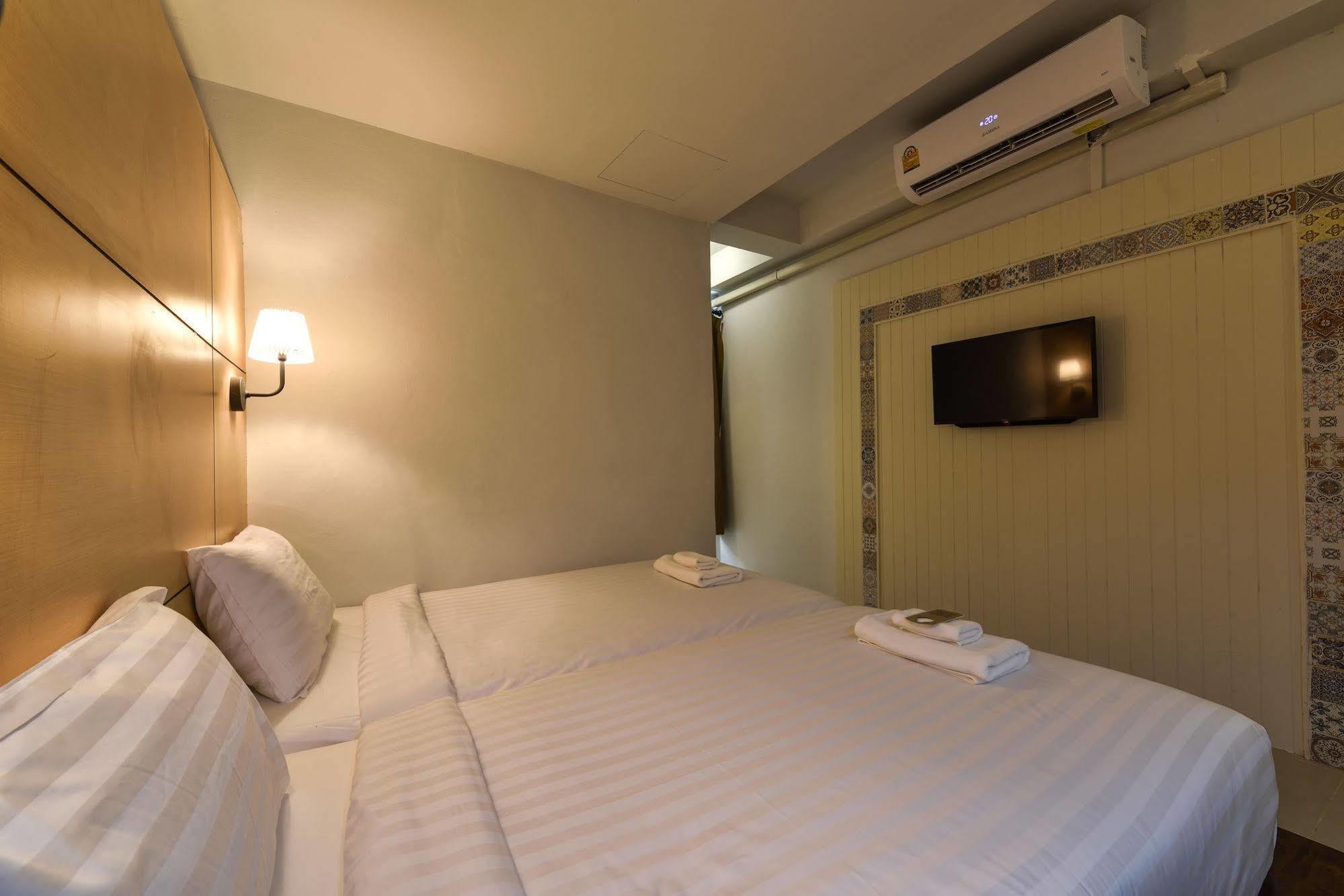 Hotel October Phuket Εξωτερικό φωτογραφία