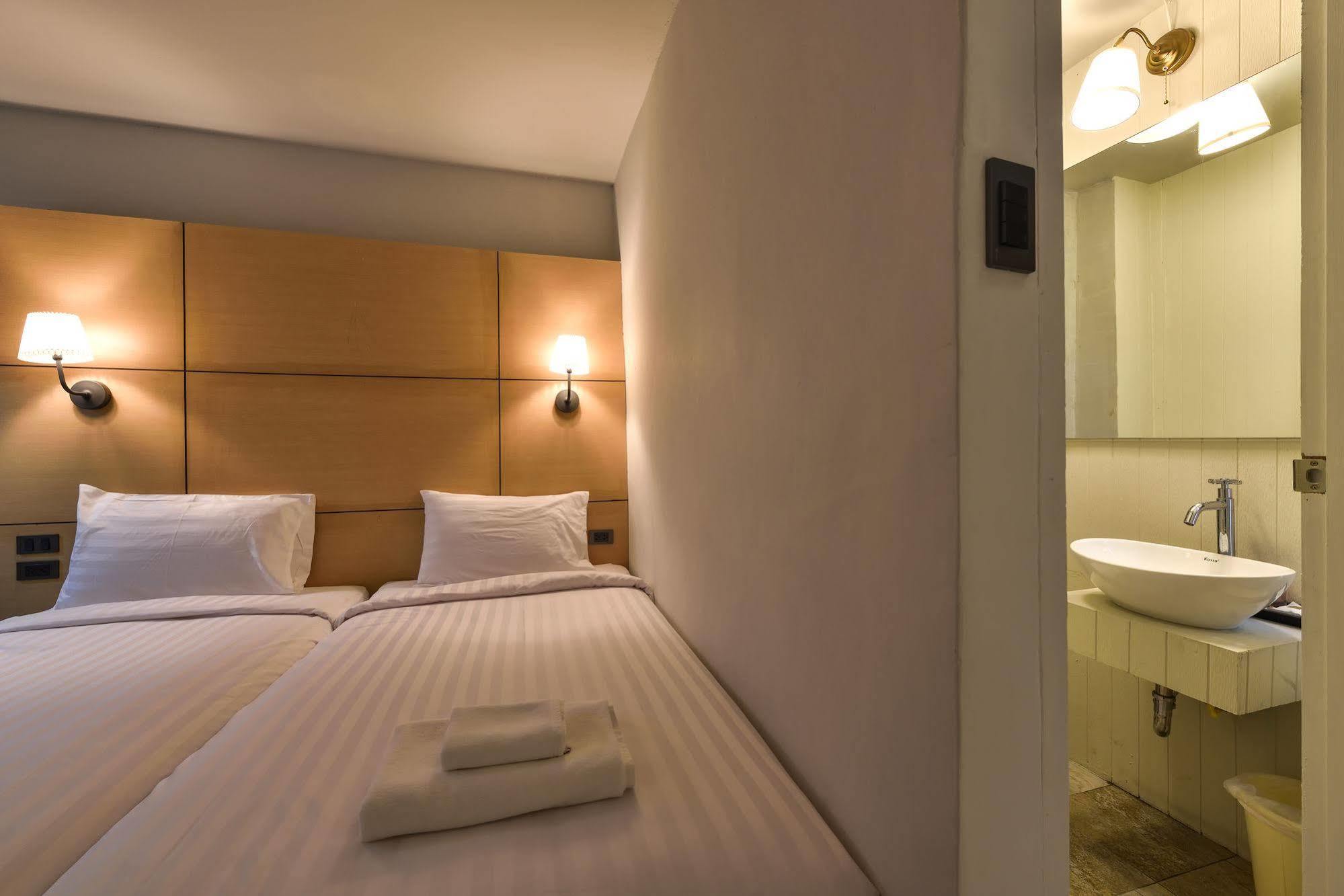 Hotel October Phuket Εξωτερικό φωτογραφία