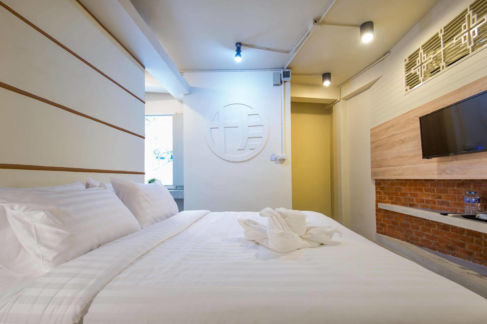 Hotel October Phuket Εξωτερικό φωτογραφία