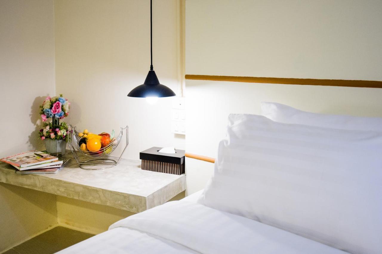 Hotel October Phuket Εξωτερικό φωτογραφία