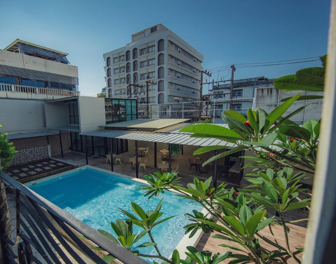 Hotel October Phuket Εξωτερικό φωτογραφία